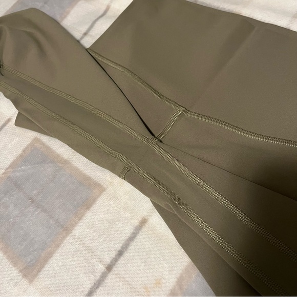 ✨SOLD✨Lululemon Bronze Green Align Leggings Size 6 - Picture 4 of 8